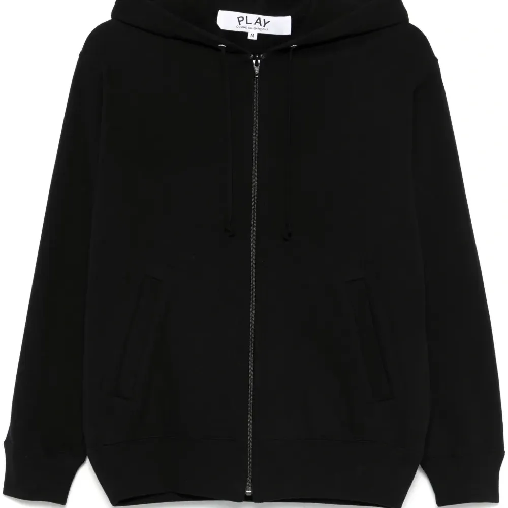 Худи с нашивкой