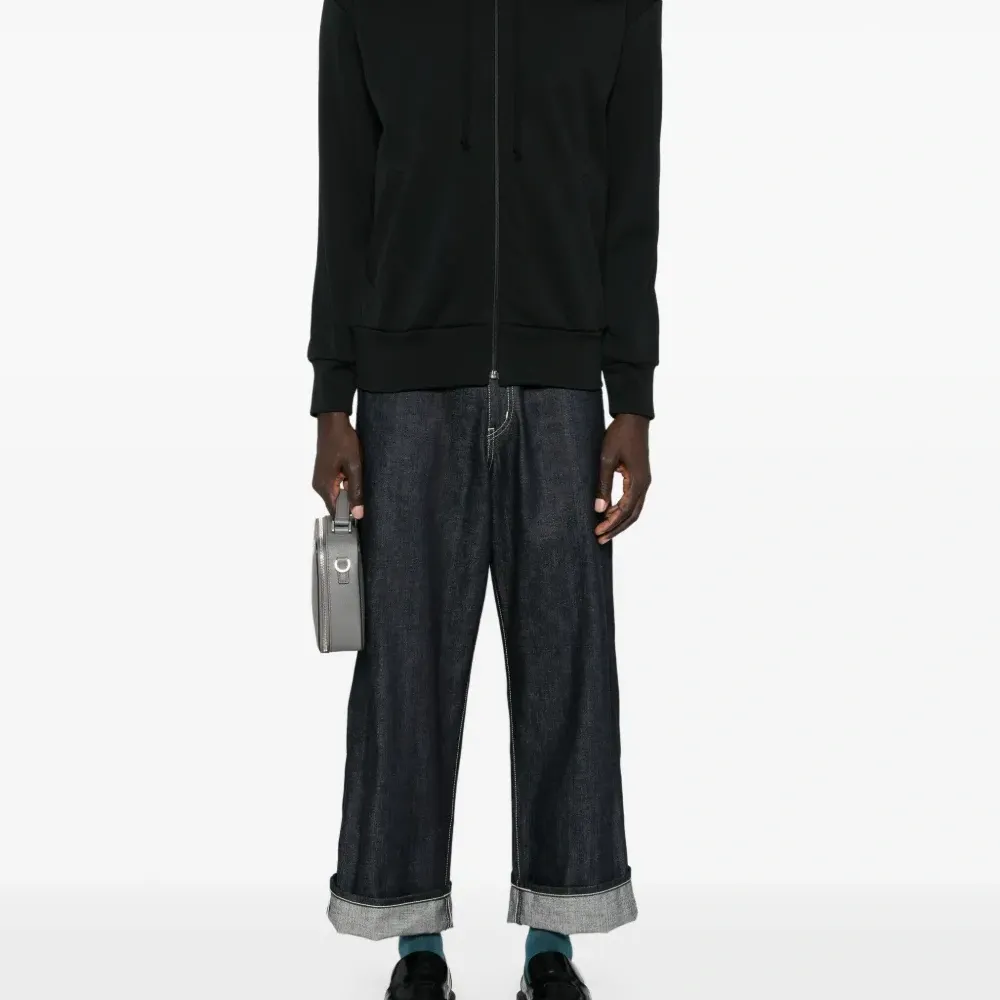 Худи с нашивкой