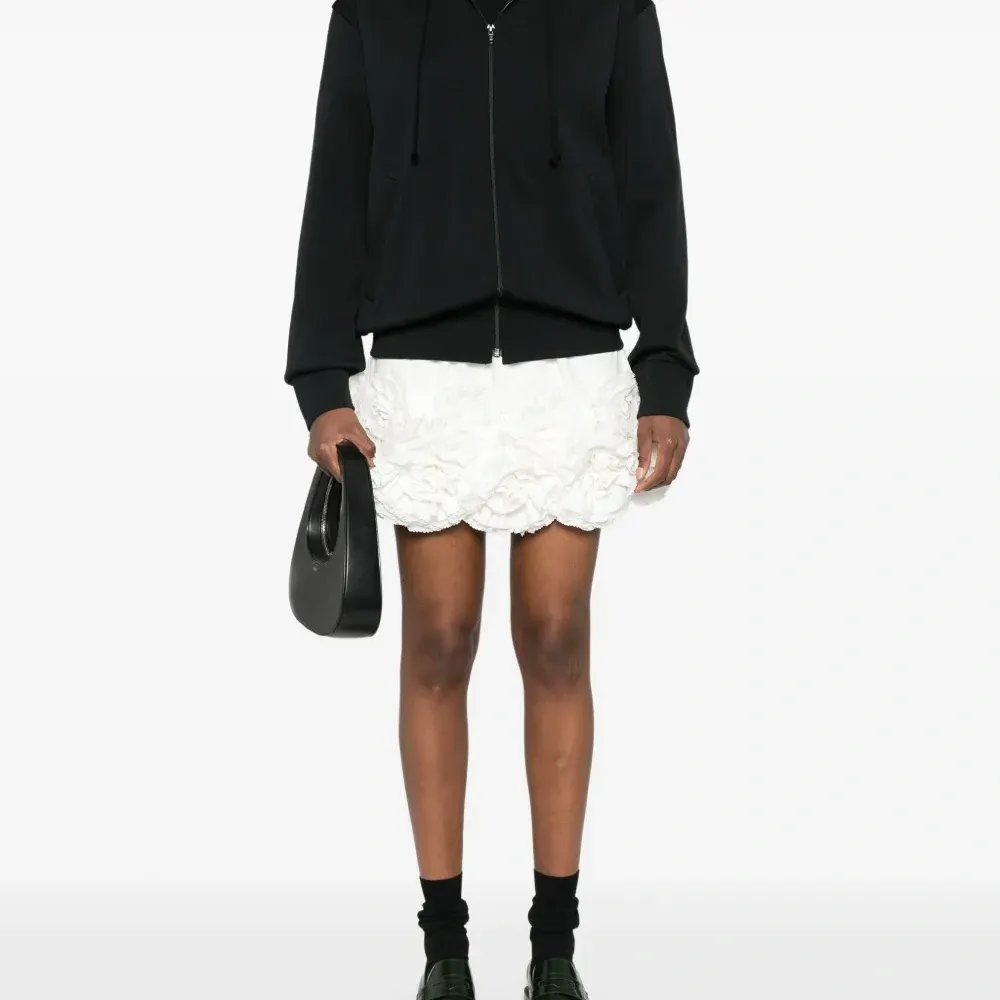 Худи с нашивкой