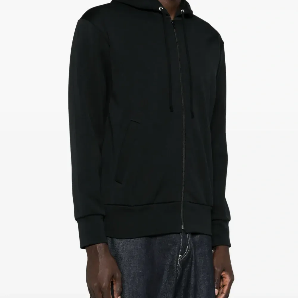 Худи с нашивкой