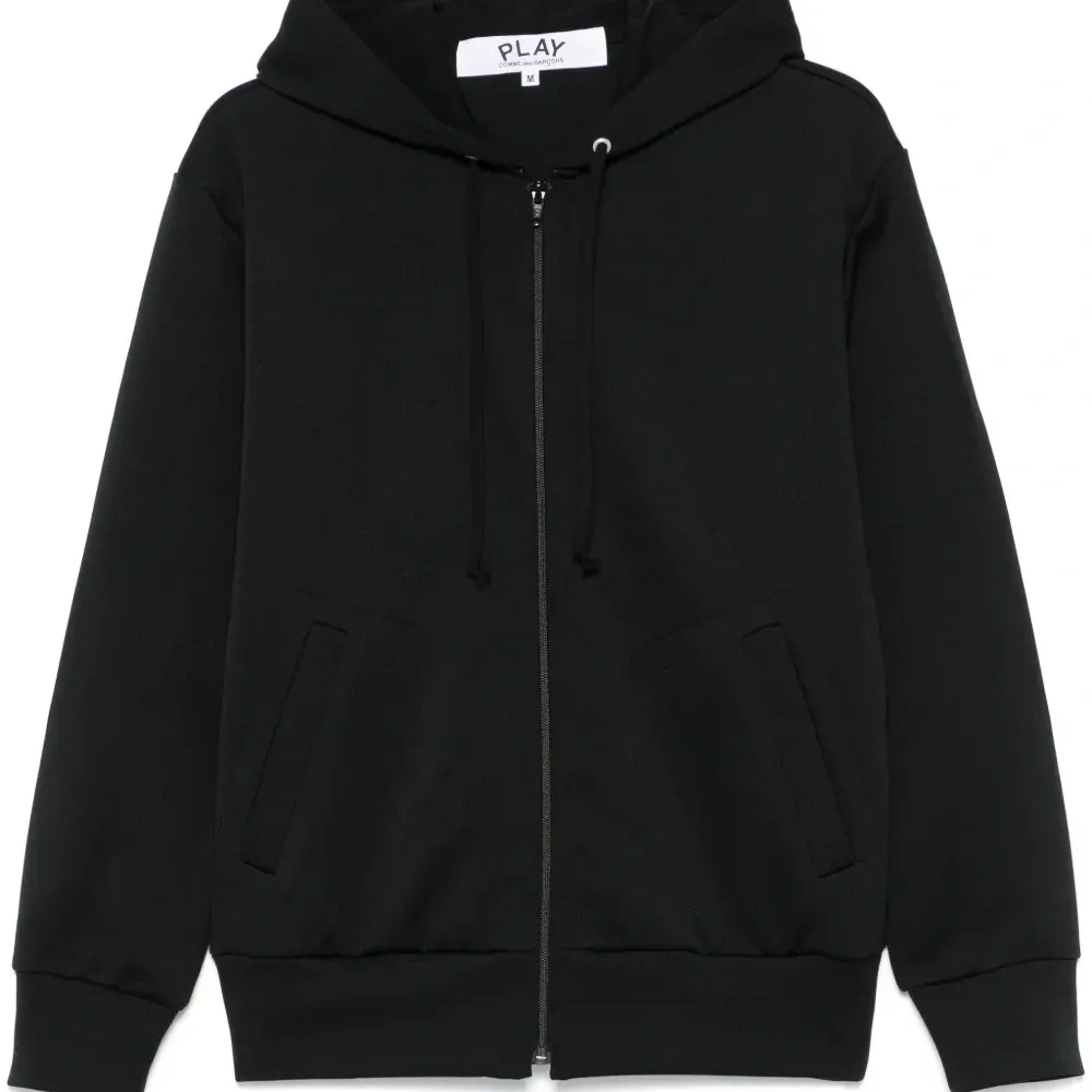 Худи с нашивкой