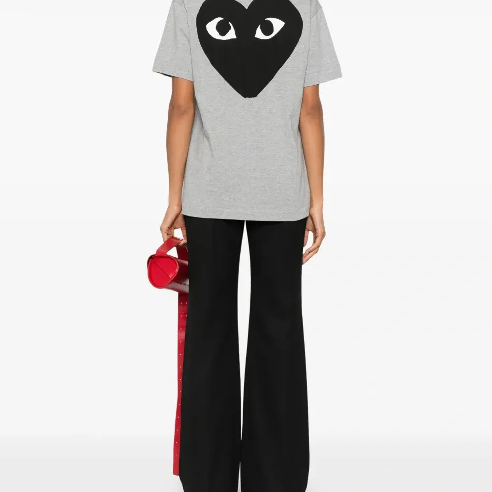 Футболка с логотипом