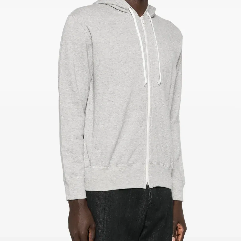 Худи с нашивкой