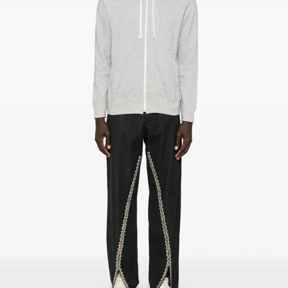 Худи с нашивкой