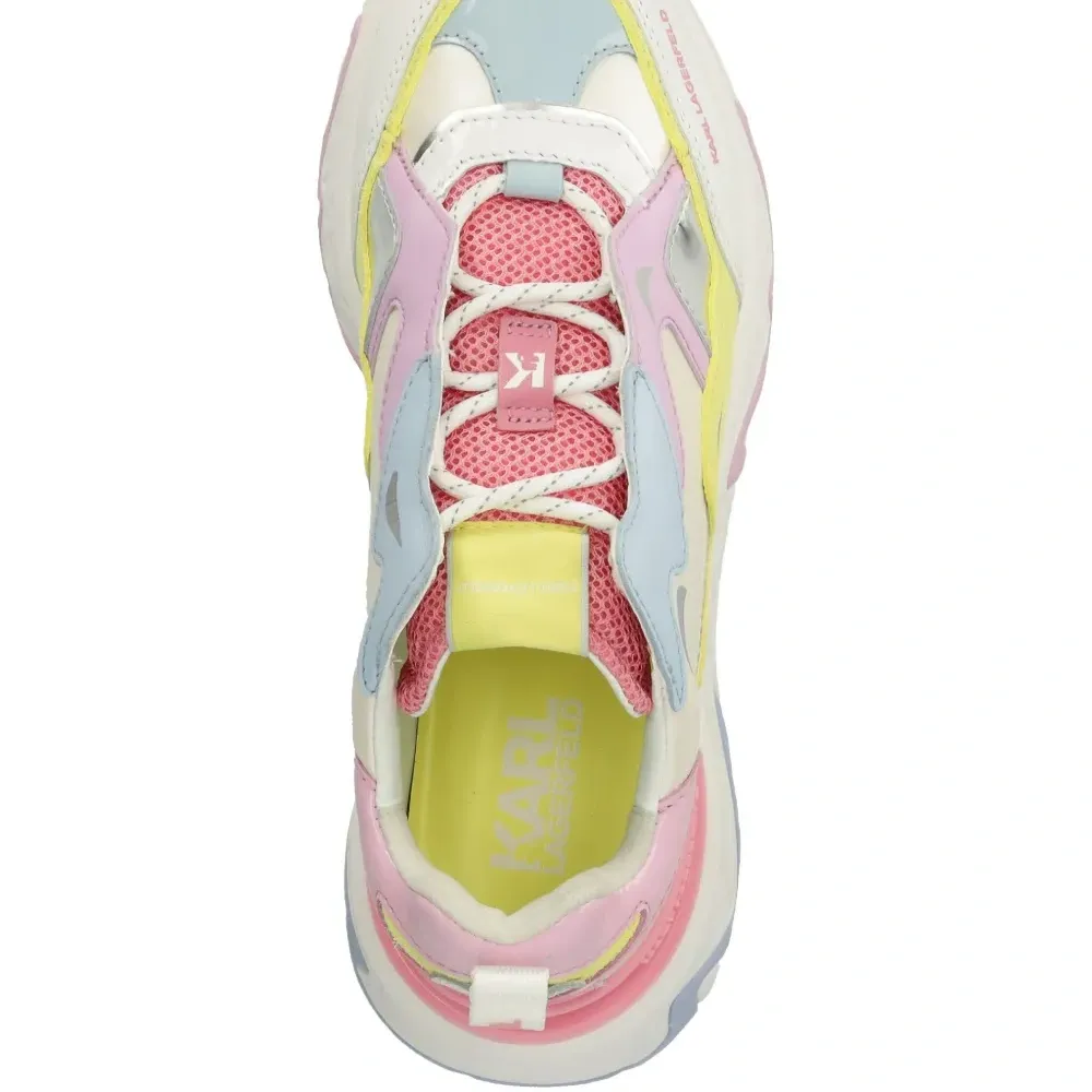 Кожаные кроссовки