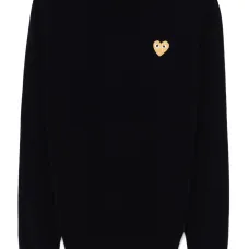 Свитер с нашивкой