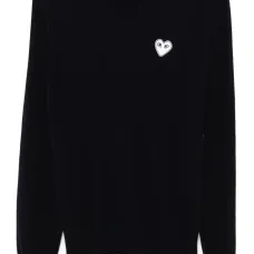 Свитер с вышивкой