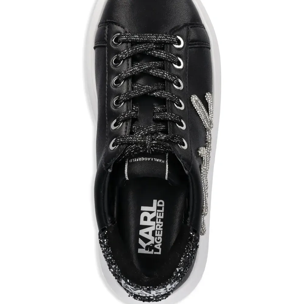 Кроссовки с логотипом