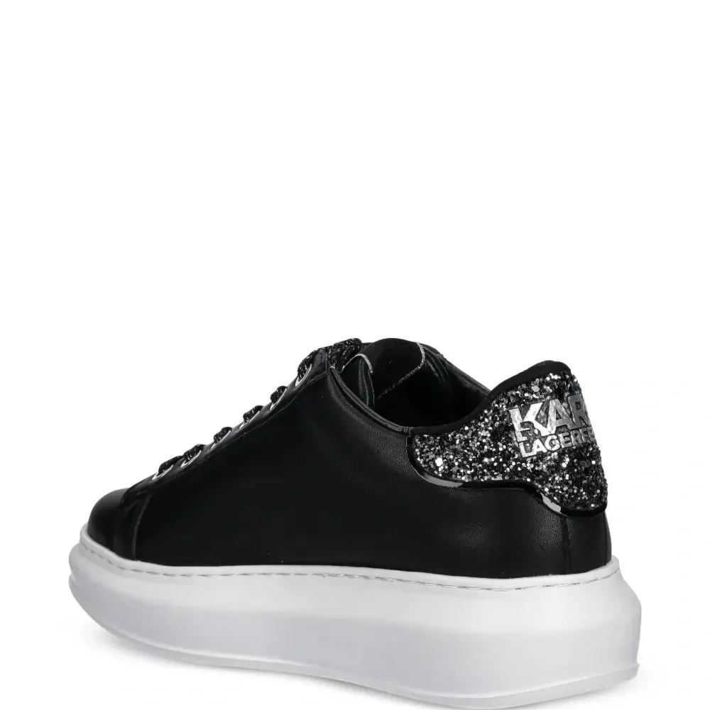 Кроссовки с логотипом