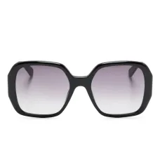 Солнцезащитные очки в массивной оправе Солнцезащитные очки в массивной оправе