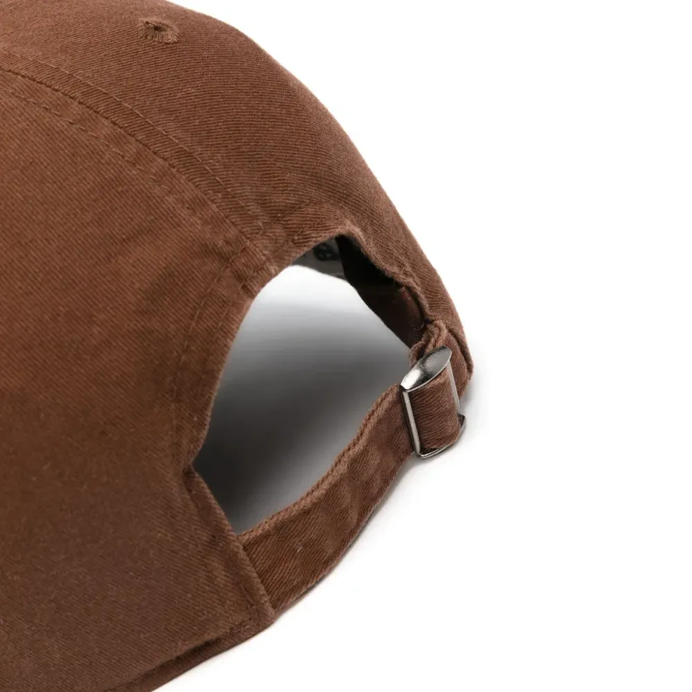 Кепка с вышитой надписью Кепка с вышитой надписью