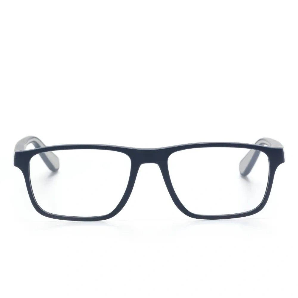 Очки в прямоугольной оправе