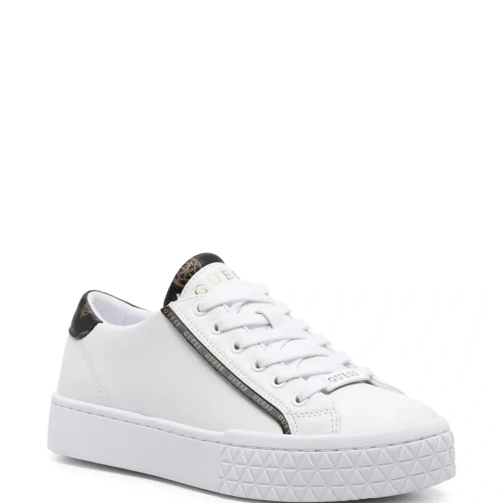 Кроссовки Pardie с логотипом