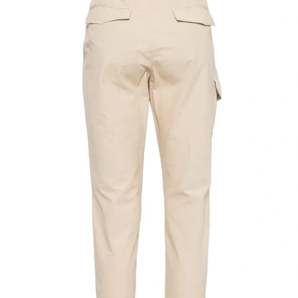 Узкие брюки с карманами