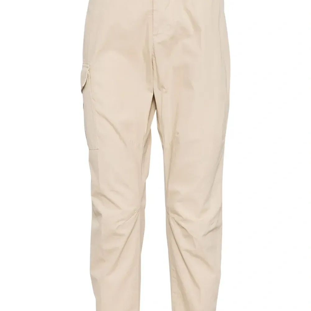 Узкие брюки с карманами