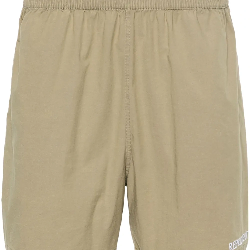 Спортивные шорты с вышитым логотипом