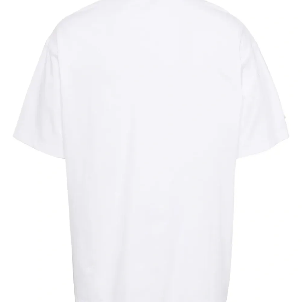 Футболка с вышивкой