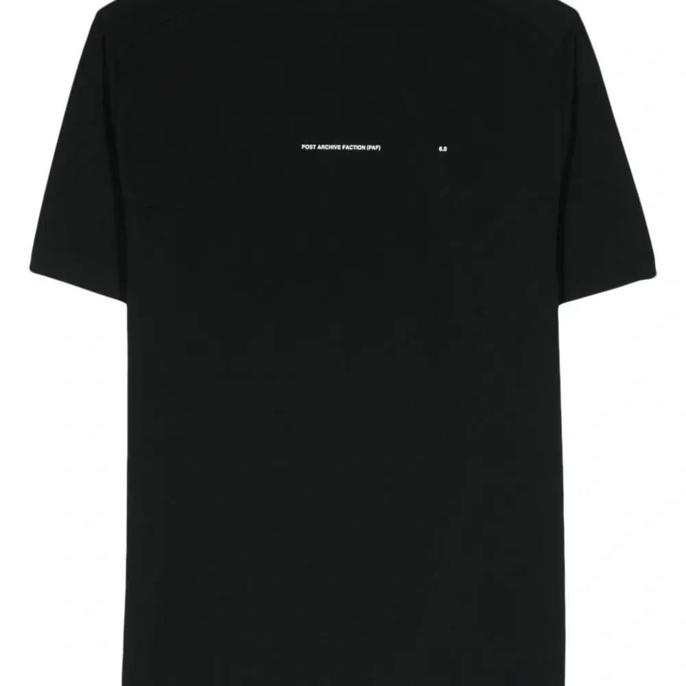 Футболка с логотипом