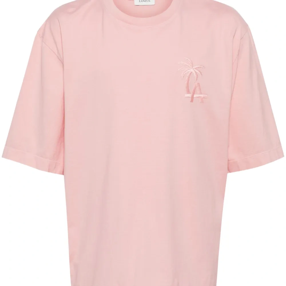 Футболка с вышитым логотипом