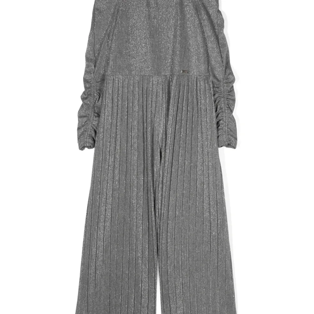 Плиссированный комбинезон с эффектом металлик