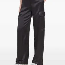 Брюки с накладными карманами