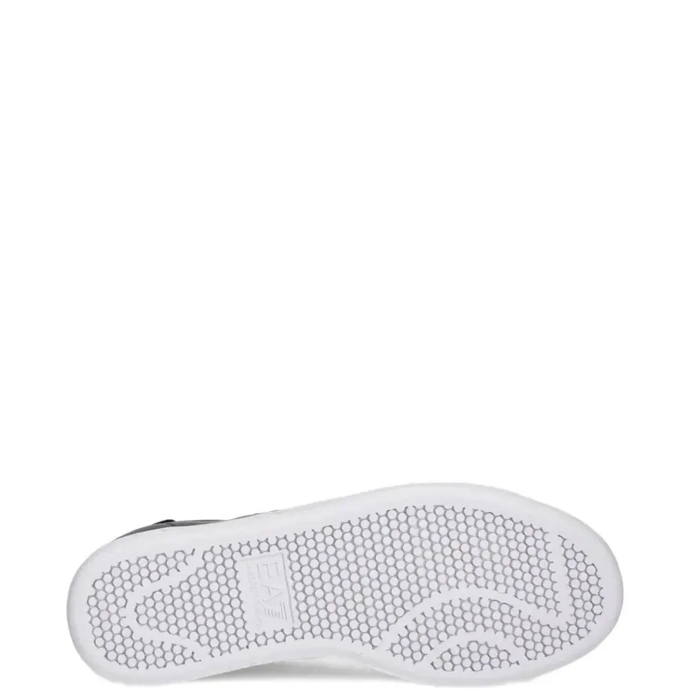 Кеды с тисненым логотипом