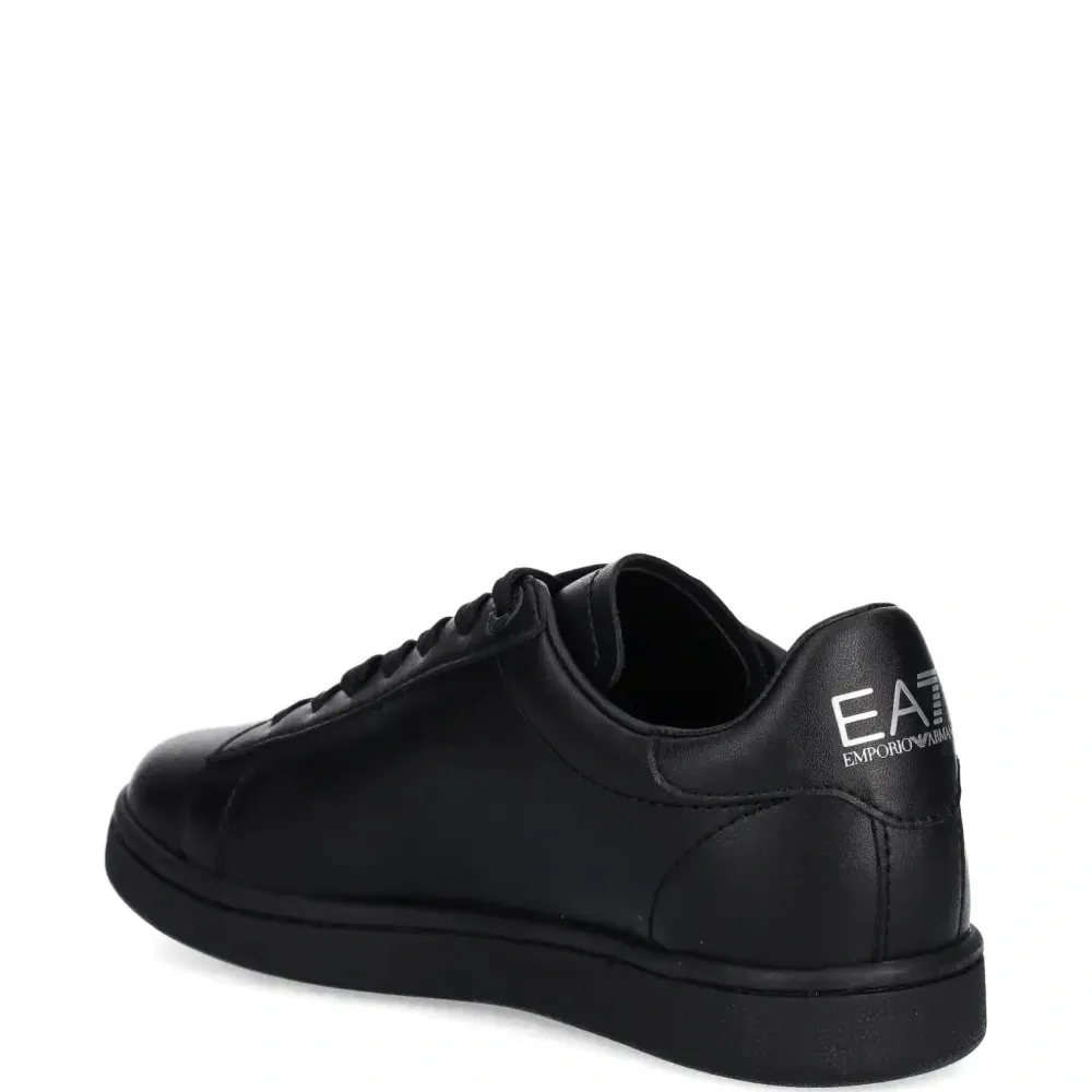 Кроссовки с тисненым логотипом