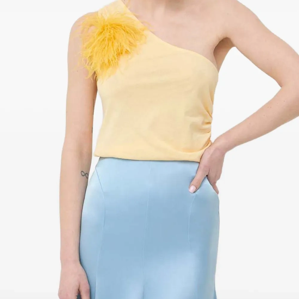 Топ на одно плечо Топ на одно плечо