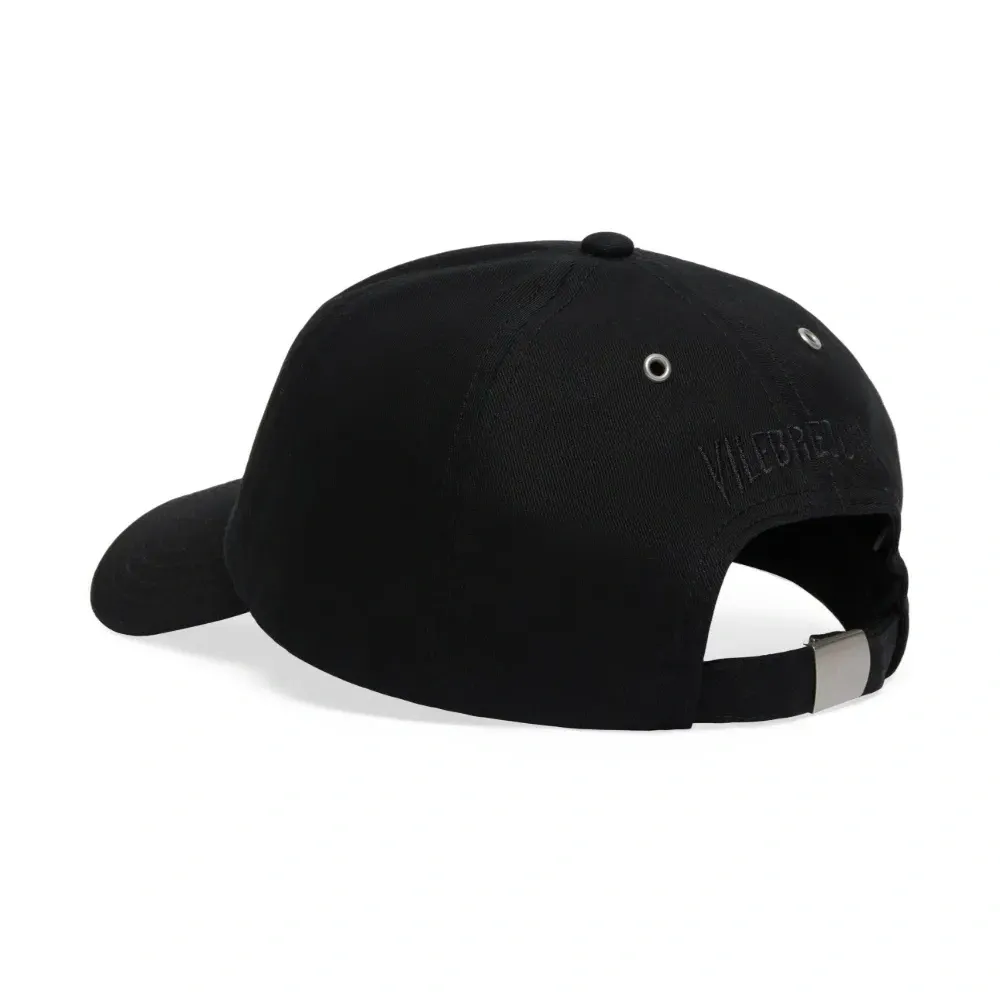 Бейсболка с вышитым логотипом