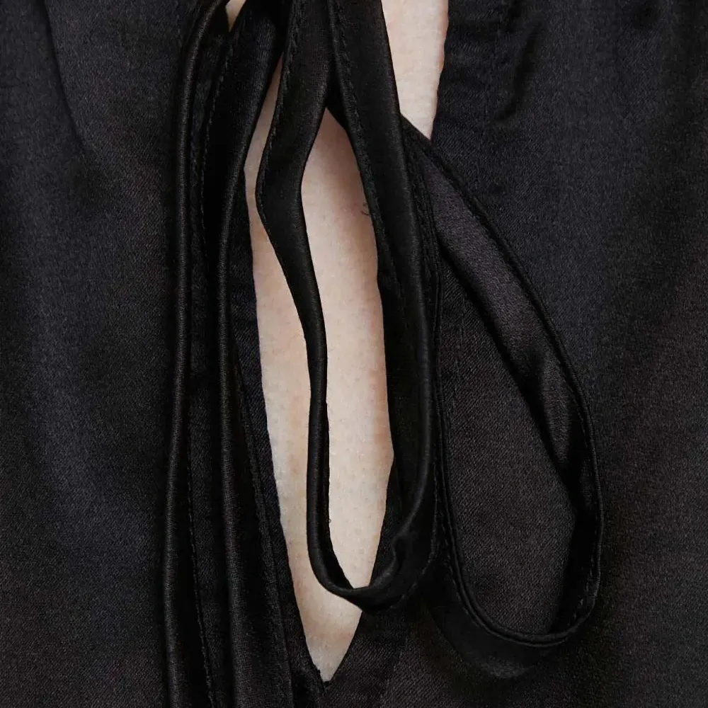 Блузка с бантом на шее и рукавами-крылышками