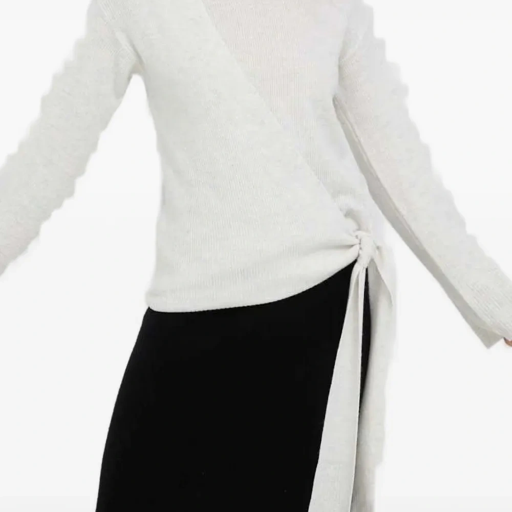 Свитер с завязками