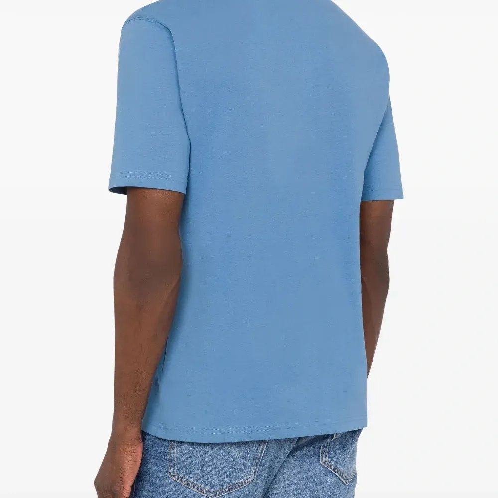 Футболка с вышитым логотипом Футболка с вышитым логотипом