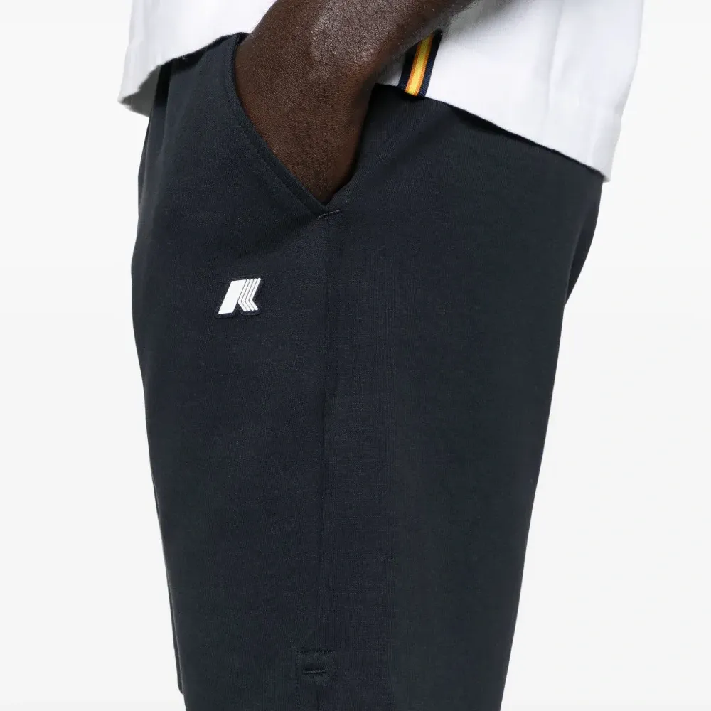 Спортивные шорты с логотипом