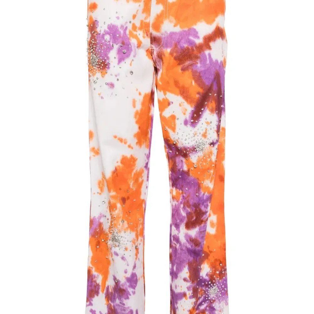 Джинсы с принтом тай-дай и кристаллами