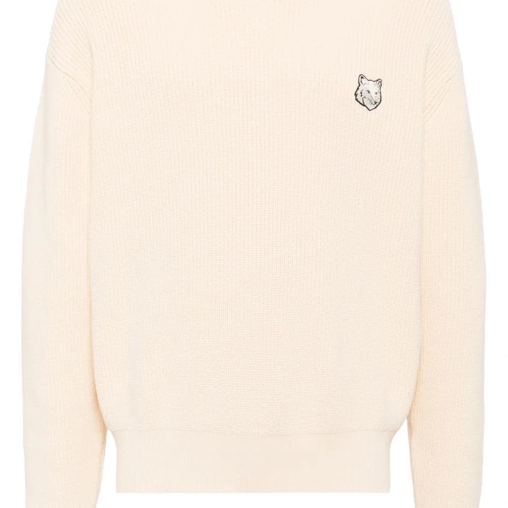 ^ знаковая вышивка Fox