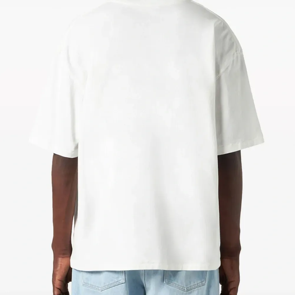 Футболка с вышитым логотипом