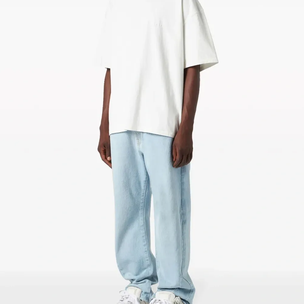 Футболка с вышитым логотипом