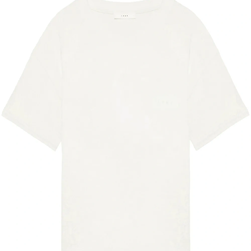 Футболка с вышитым логотипом