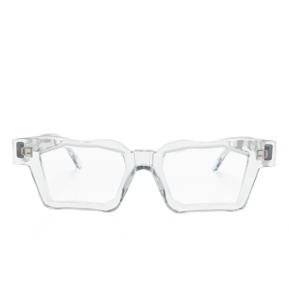 Очки в прямоугольной оправе