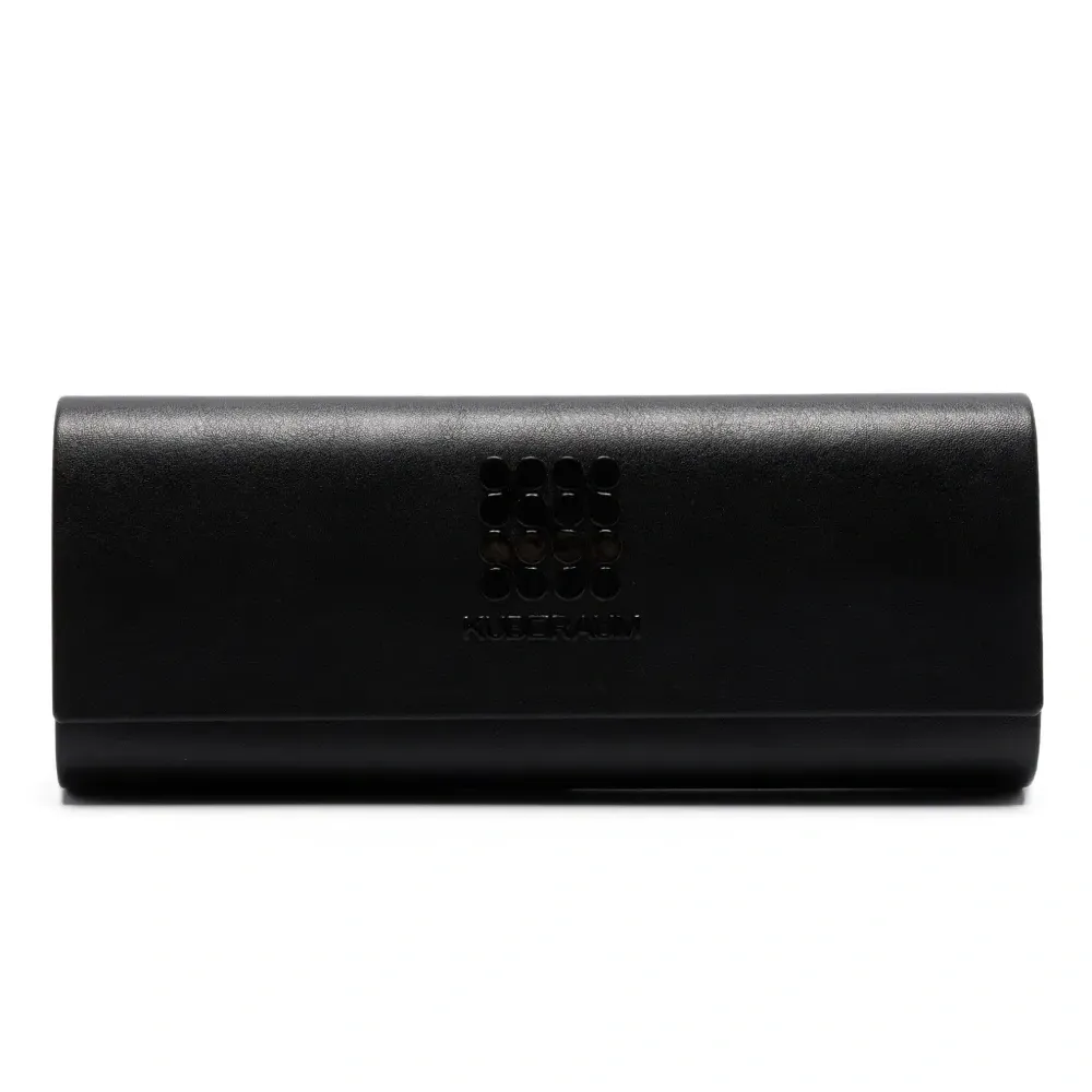 Очки в прямоугольной оправе