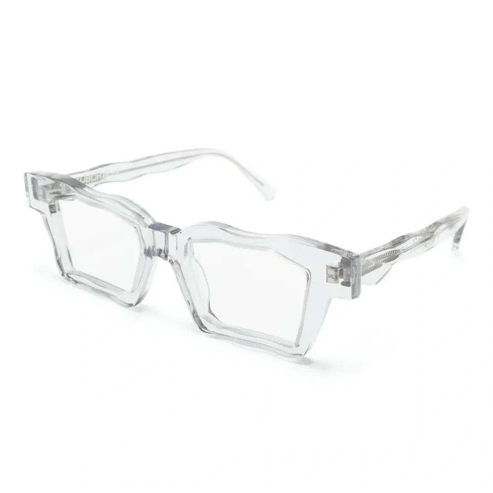 Очки в прямоугольной оправе