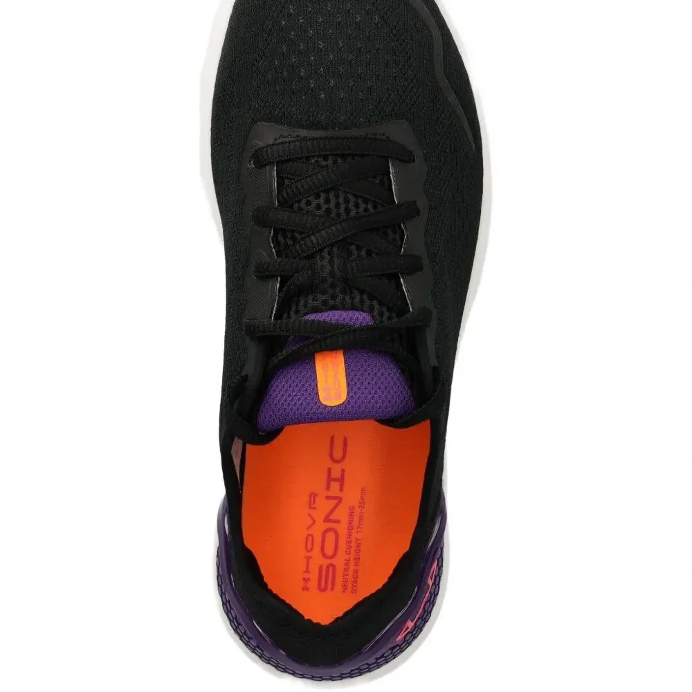 Спортивные кроссовки