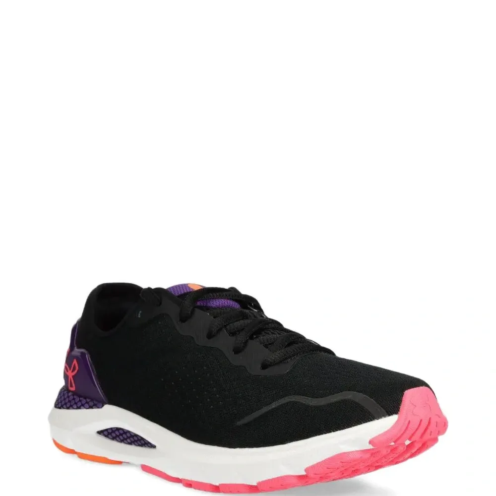 Спортивные кроссовки