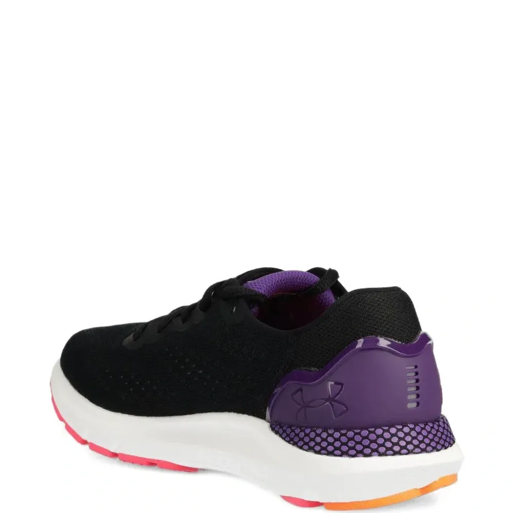 Спортивные кроссовки