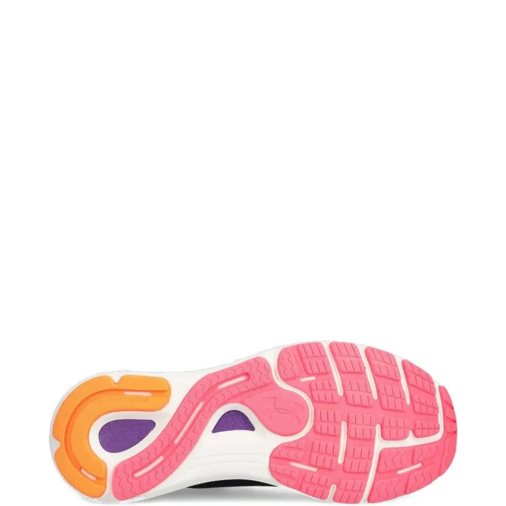 Спортивные кроссовки