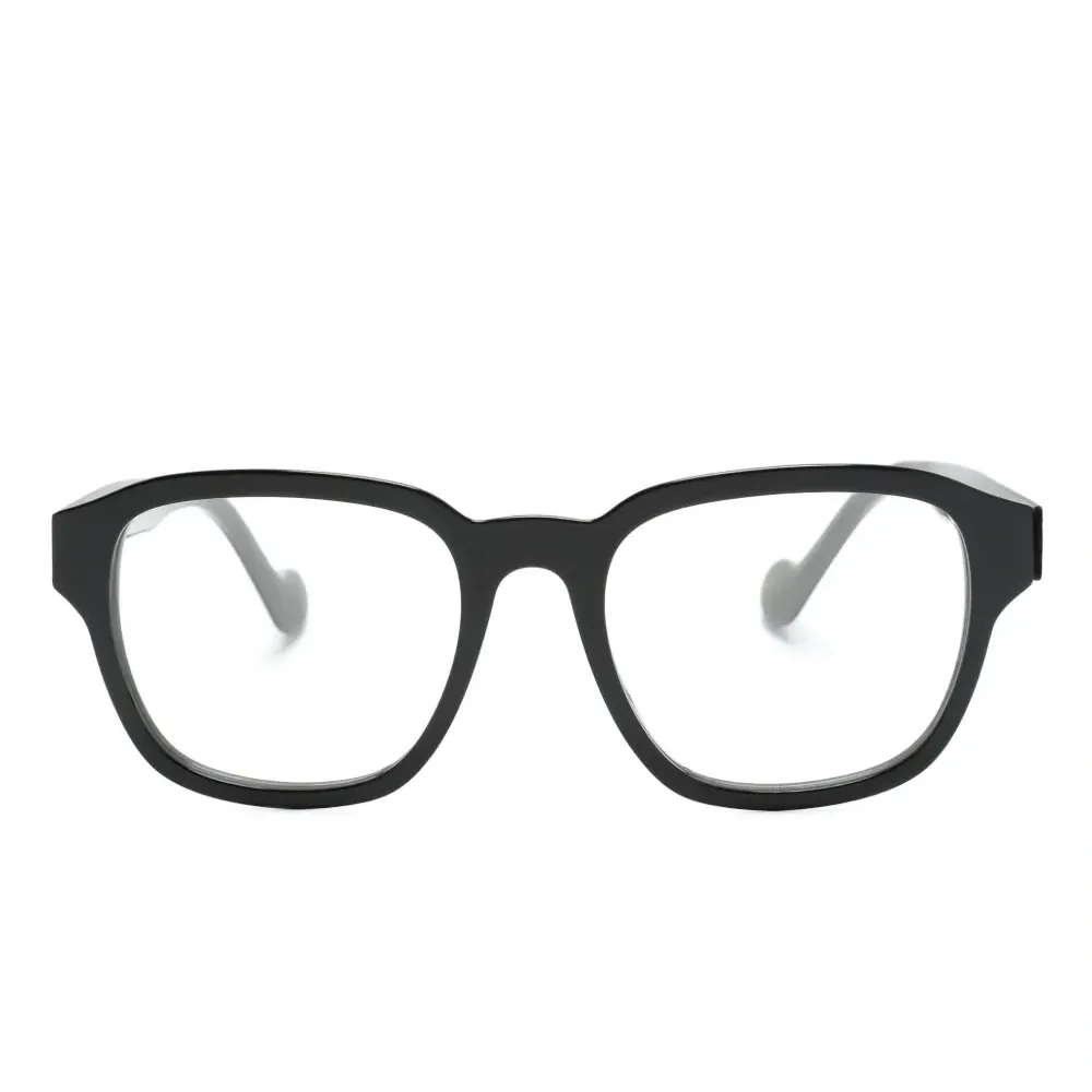 Очки в квадратной оправе