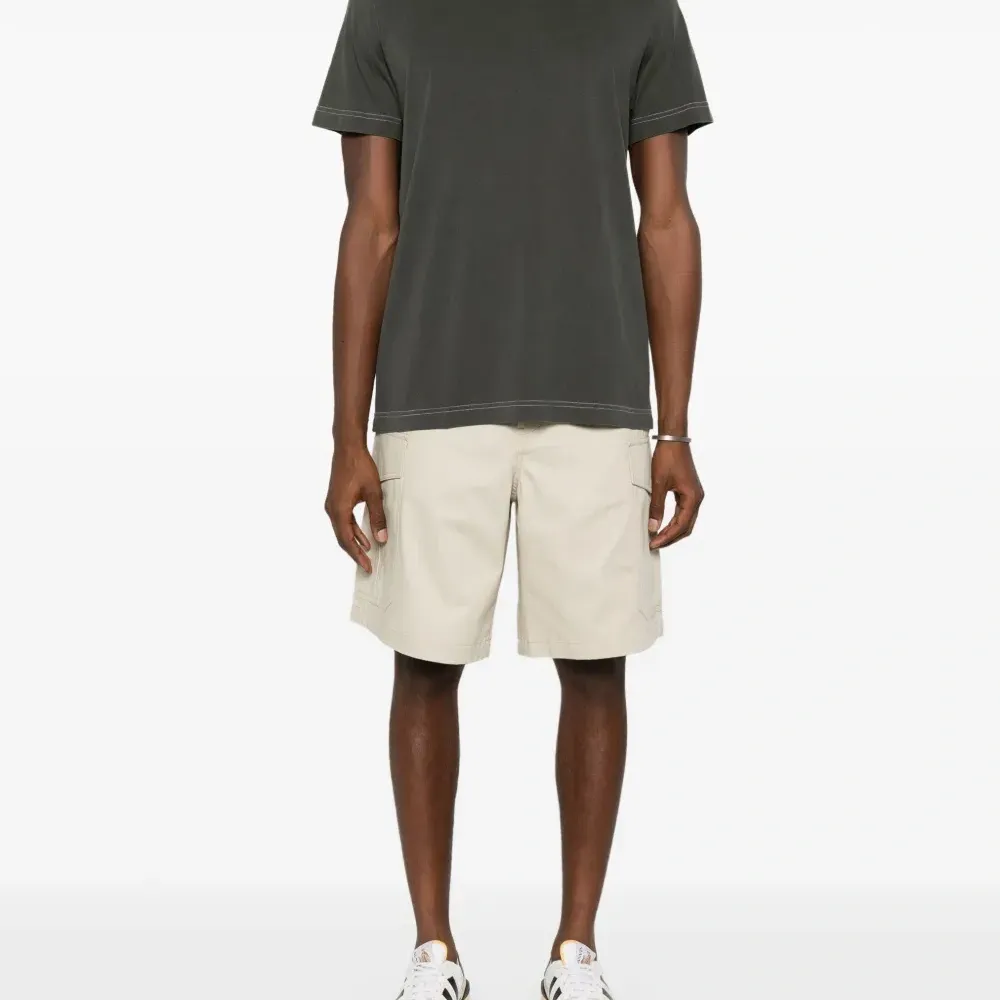 Футболка с контрастной строчкой Футболка с контрастной строчкой