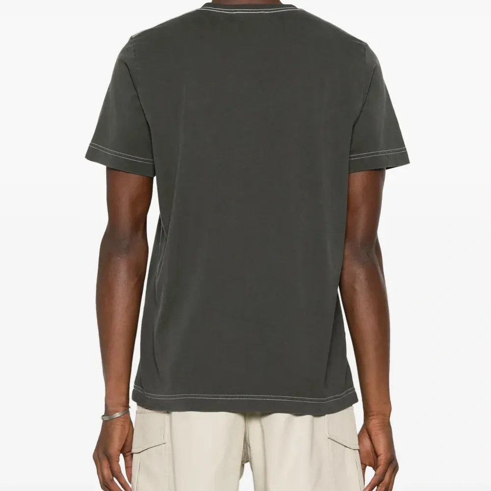 Футболка с контрастной строчкой Футболка с контрастной строчкой