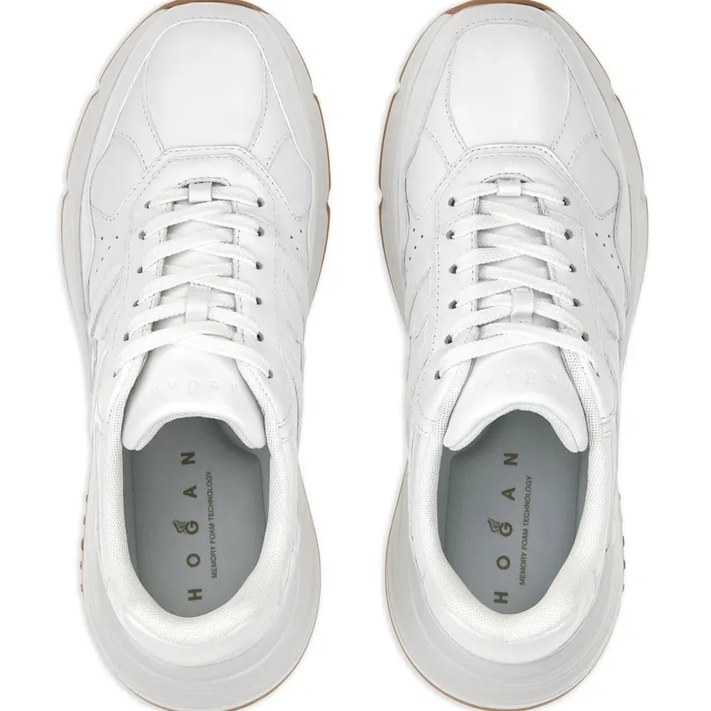 Кроссовки со вставками