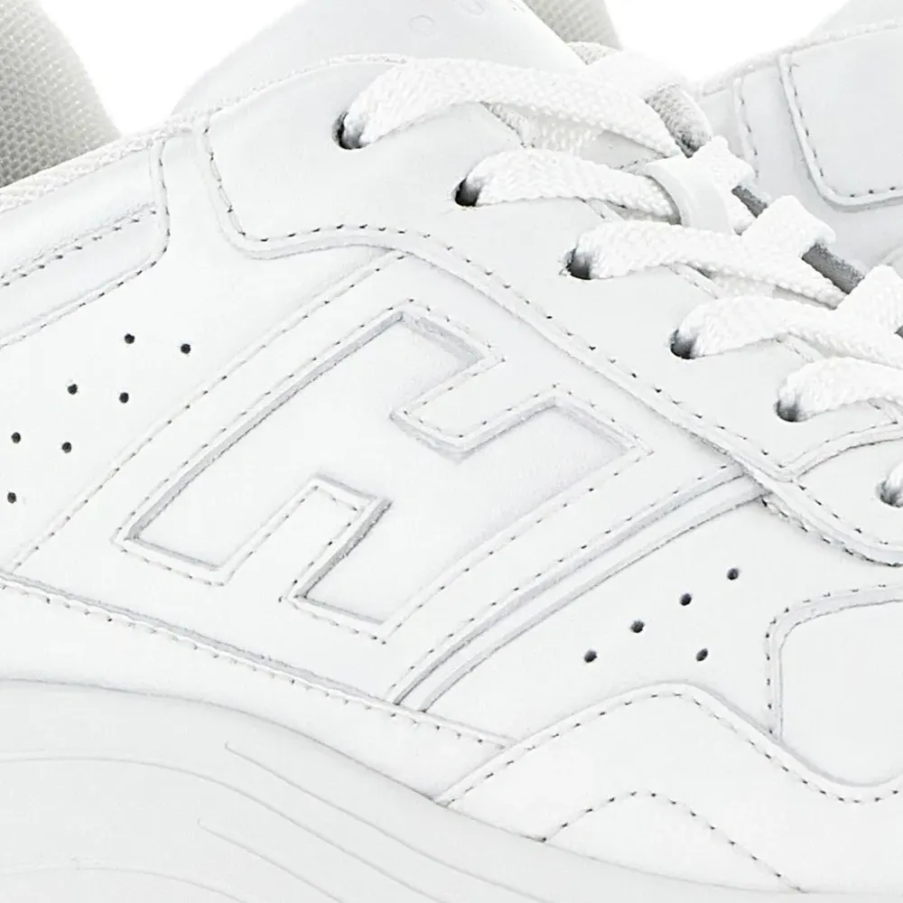 Кроссовки со вставками